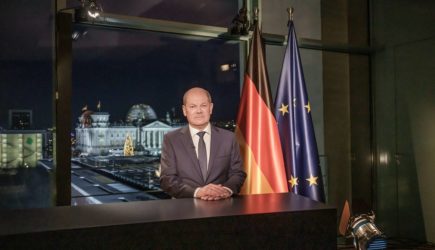 Читатели Die Welt возмутились новогодним заявлением канцлера ФРГ Шольца о поддержке Киева