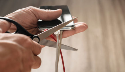 Паника в Москве. Почему смартфоны станут &#171;кирпичами&#187;?