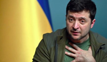 Зеленский ввел санкции против связанных с Россией деятелей культуры и блогеров