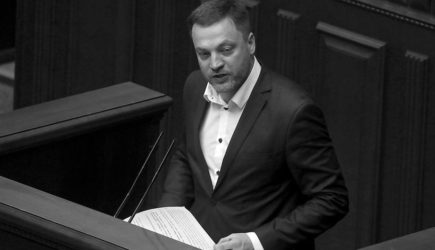 Глава МВД Украины и его заместитель погибли при падении вертолета под Киевом