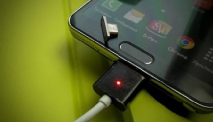 Опасно ли оставлять зарядку в розетке?