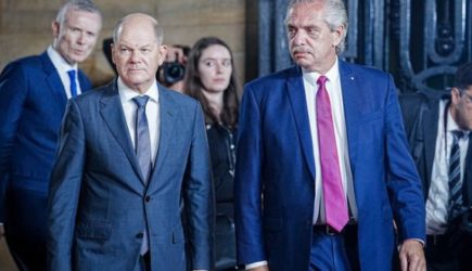 Шольц не уговорил Аргентину вооружить Украину: Фернандес сделал заявление