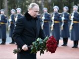 Путин возложил цветы на Мамаевом кургане