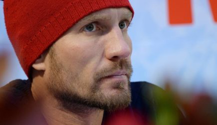 Стало известно об ампутации стоп Костомарову