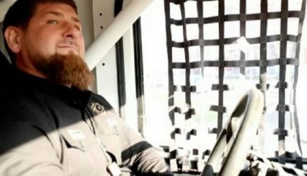 Кадыров в стихах высмеял Слепакова: «Не нервничай, Сёма»