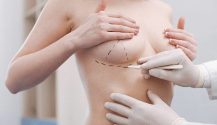 Россиянкам раскрыли опасные последствия пластики груди