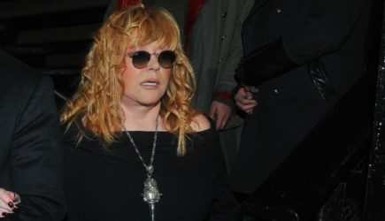 Блогер сообщил о задержании чиновников в Израиле после выдачи паспорта Пугачевой