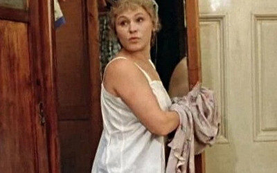 Зачем женщины в СССР носили комбинации под одеждой: не поверите