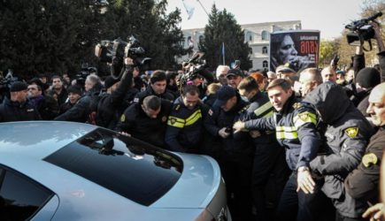 Власти Грузии приняли важное решение после массовых протестов
