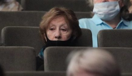 Ахеджакова — всё. Ушла, зажав две «фиги в кармане»