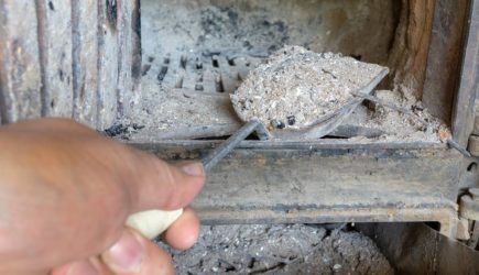 Женщина решила навести порядок в гараже и обнаружила неожиданную находку