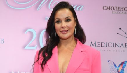 Блеснувшую в обтягивающем платье Федорову заподозрили в беременности