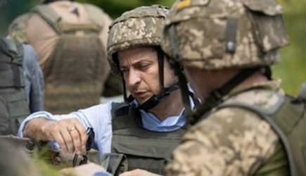 Зеленский убрал своего главного генерала. Войска разворачиваются в обратном направлении