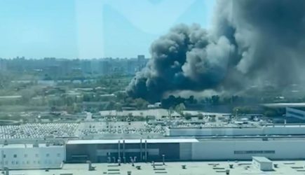 В Москве горит завод &laquo;Москвич&raquo;