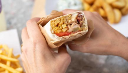 Шаурму стало опасно есть в Якутске