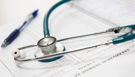 Кому нужен врач, который списывал на экзаменах?