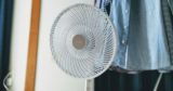 Простой трюк, который охладит помещение. Речь идет о настройке вентилятора