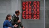 Вероятность роста курса доллара до 100 рублей оценили