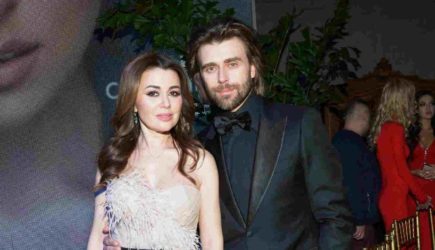 «Подкатывает к другой»: появились слухи о неверности мужа Заворотнюк