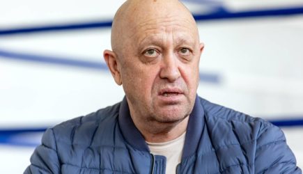 В офисе и доме Евгения Пригожина нашли парики и оружие при обысках. Что об этом известно?