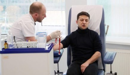 Пациент дозревает: Киев медлит с боевыми санитарами до визита «мирового лидера»