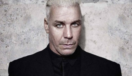 Солист Rammstein покалечил надоедливого поклонника