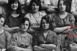 Тайна снимка работниц 1900 года: это не дает покоя и сейчас