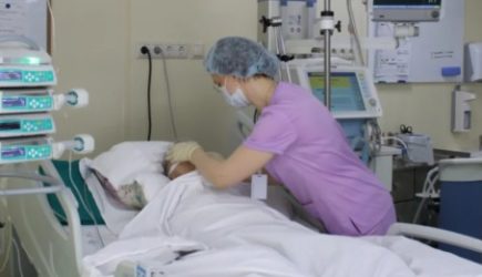 Врачи пришили голову ребенку после серьезной аварии &mdash; операция заняла несколько часов