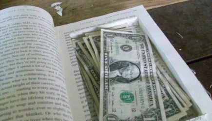 4 места в доме, где нельзя хранить деньги