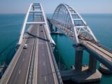 Движение авто по Крымскому мосту приостановили
