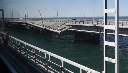 Песков обвинил Запад в намеренном замалчивании теракта на Крымском мосту