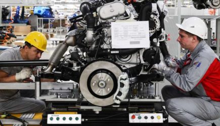 На остановленных автозаводах предложили производить газовые двигатели