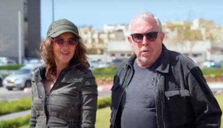 &laquo;Найди родину подешевле&raquo;. В Сети ответили на жалобы Макаревича*