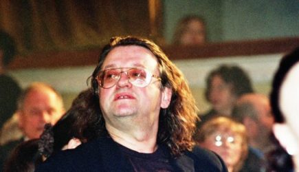 &laquo;Раздевайся&raquo;: популярная певица вспомнила встречу у Градского дома