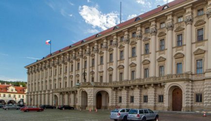 МИД Чехии подал в суд на Россию