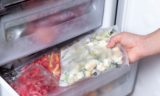 Становятся чистым ядом: эти продукты нельзя замораживать