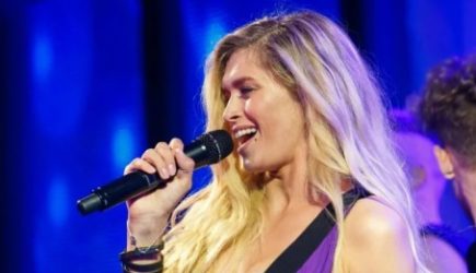 &laquo;Обращаюсь ко всем&raquo;. Брежнева сделала заявление на русском языке