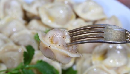 Почему в СССР пельмени ели с уксусом? Причина появления такой привычки вас разочарует&hellip;