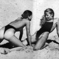 Архивные фото с пляжей страны, где «секса не было»