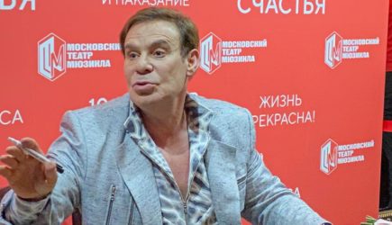 «Сейчас расплачусь»: 73-летняя Крючкова рассказала об изнанке актерской профессии