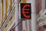 Евро поднялся выше 110 рублей