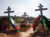 Кресты сбросили в одну кучу: что творится на кладбище «вагнеровцев»