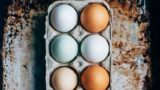 Почему яйца строго запрещается хранить в холодильнике