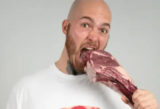 Жуткий эксперимент: этот мужчина ел только сырое мясо 100 дней