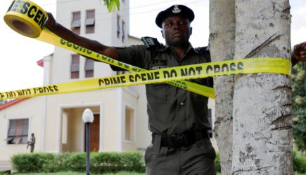 Толпа избила &laquo;похитителя пенисов&raquo; и заставила вернуть украденное