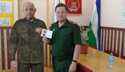 Лежавшего в госпитале россиянина прифотошопили для &laquo;вручения&raquo; ему медали за СВО