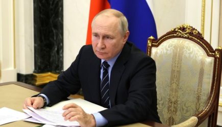 &laquo;Меры приняты, а цены растут&raquo;: Путин потребовал остановить подорожание топлива на заправках