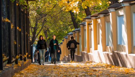 Москвичам в субботу предсказали околорекордную температуру