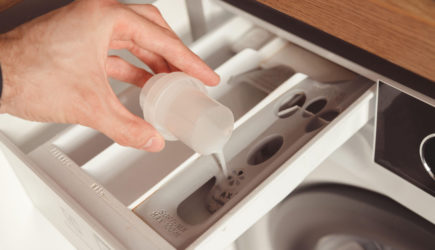 Химик предостерегает от использования жидкости для полоскания. Лучше ей не пользоваться.