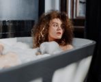 Как ванна с пеной вредит женскому организму?